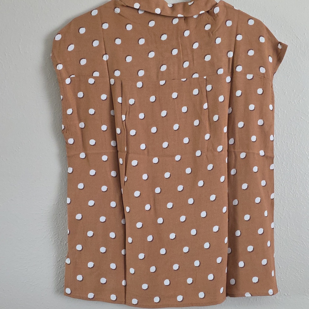 Sleeveless Polka Dot Button-Down Shirt in Brown/White - Picture 3 of 3